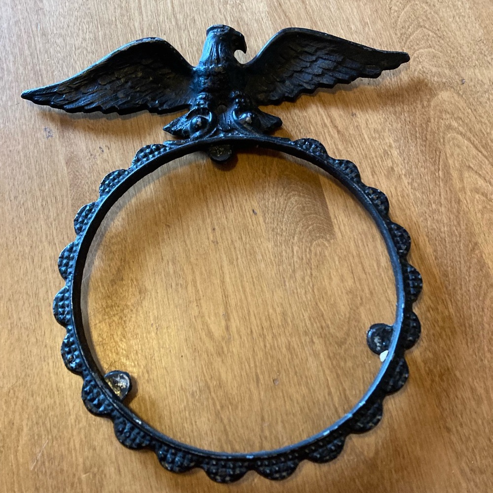 Cast iron trivets that are missing their tiles - Picture 5 of 7